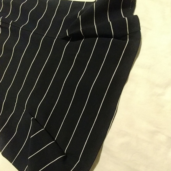 ANN TAYLOR TOPS - Picture 2 of 4